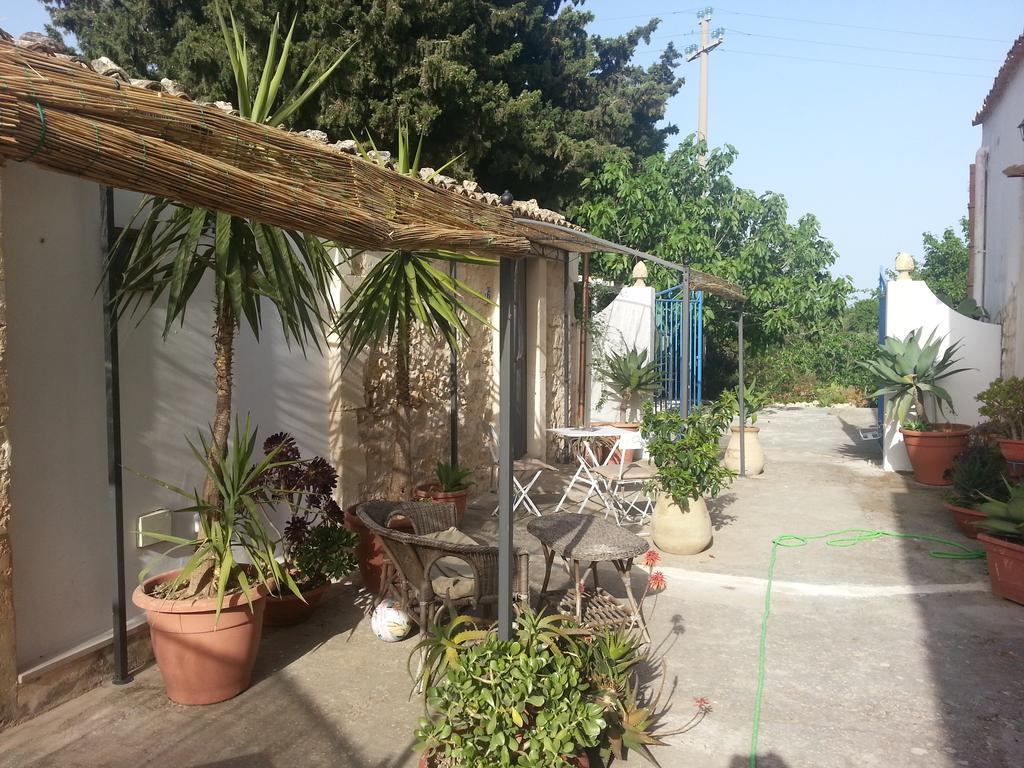 A Lumia Villa Noto Exteriör bild