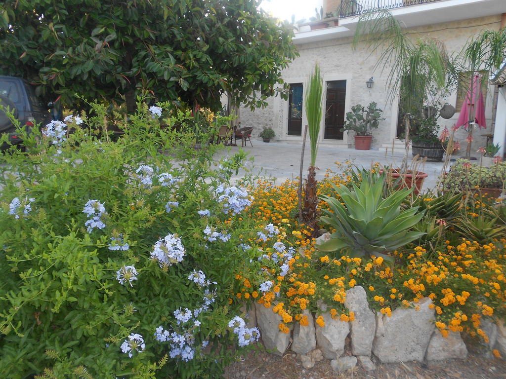 A Lumia Villa Noto Exteriör bild